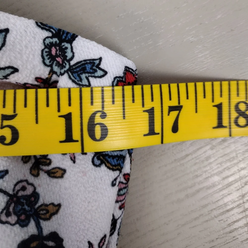 Beautiful handkerchief dress - Picture 11 of 15